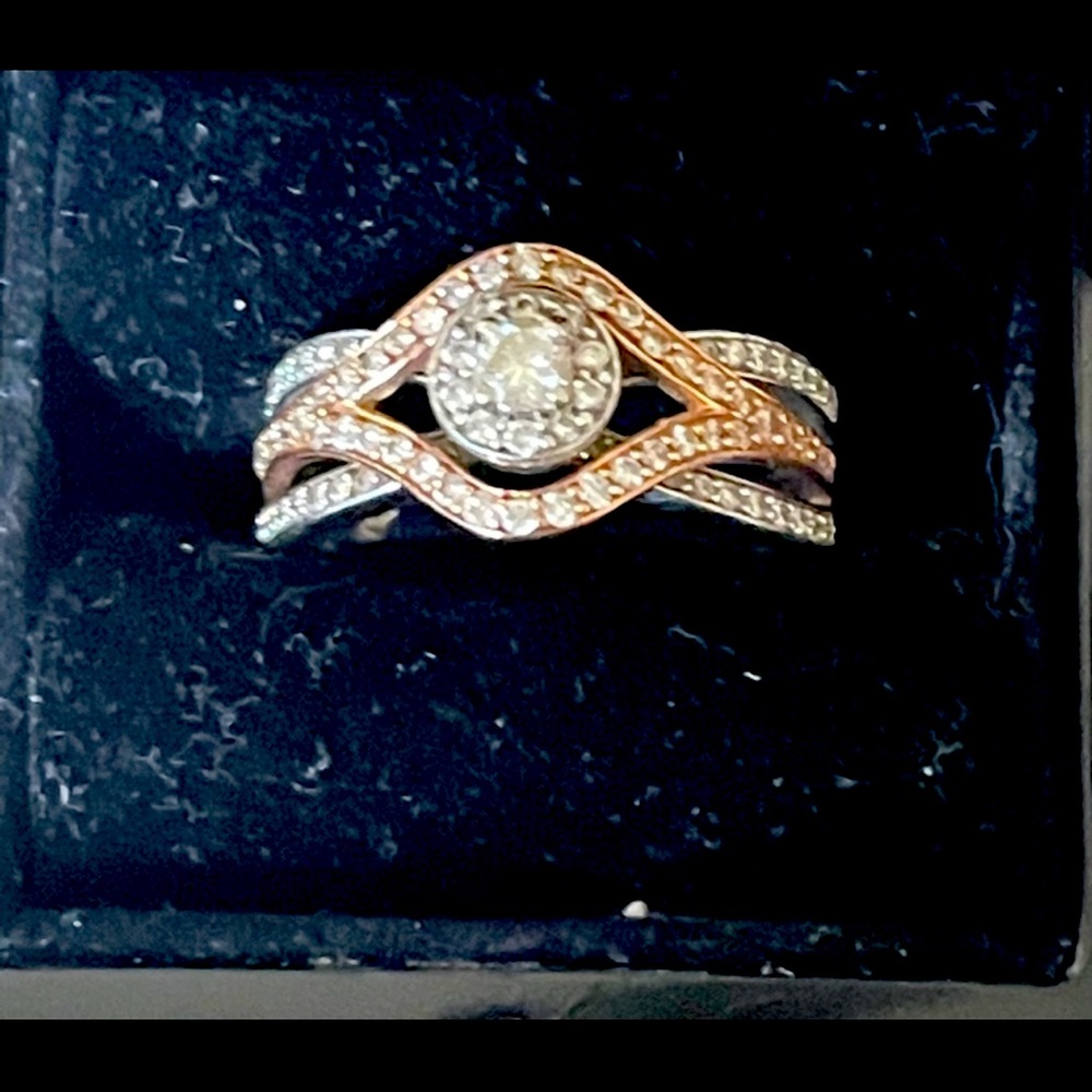 Amazing two toned engagement ring
